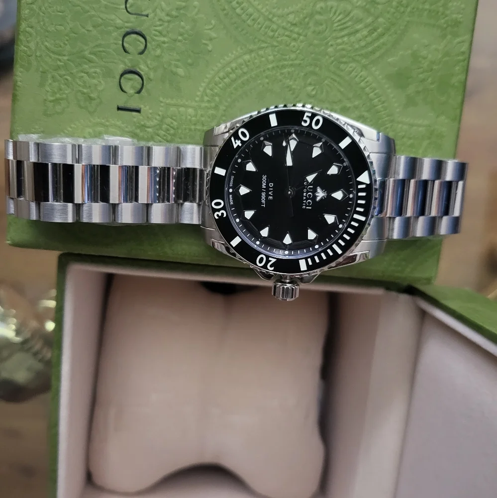 Authentic Gucci Dive Watch 42MM - Picture 4 of 6